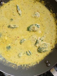 भरलेल कारले (Bharlel Karal Recipe In Marathi) रेसिपी चे मुख्य फोटो