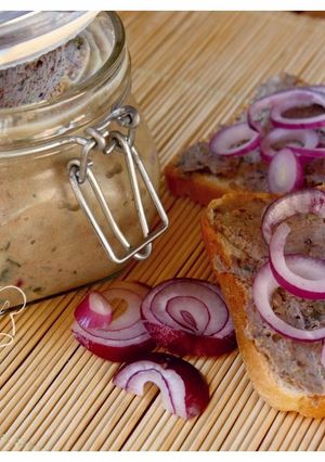 Rozmaringos-mézes csirkemájas, szárzellerrel recept fotója