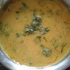 A picture of Besan kadhi.