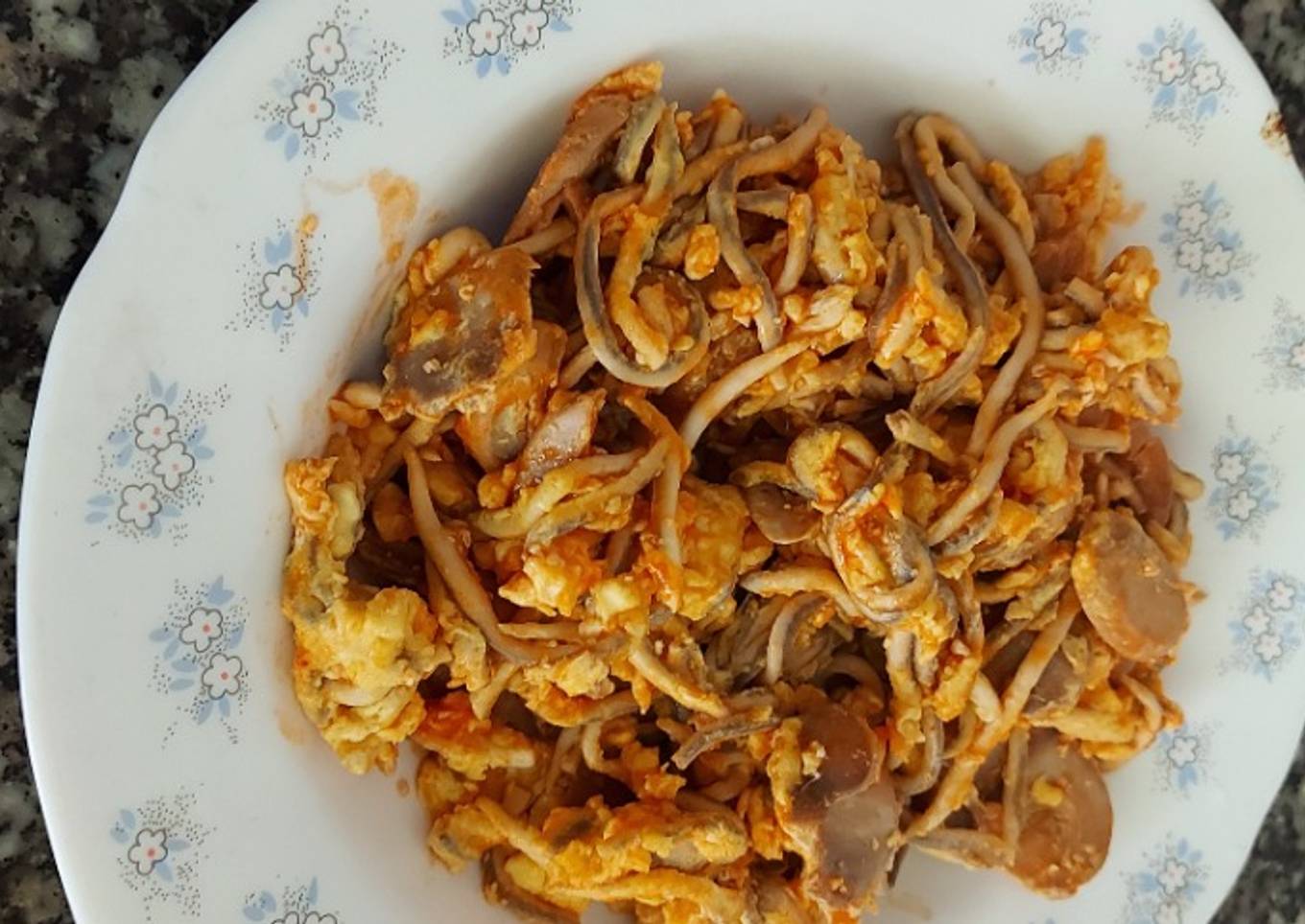 Revuelto de gulas y champiñones