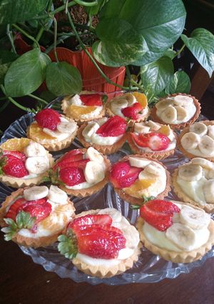 صورة لوصفة تارتولات بفواكه الموسم هشيشين🍓🍊🍌😋