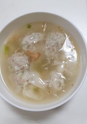 手工鮮蝦餛飩湯 的食譜成品照片