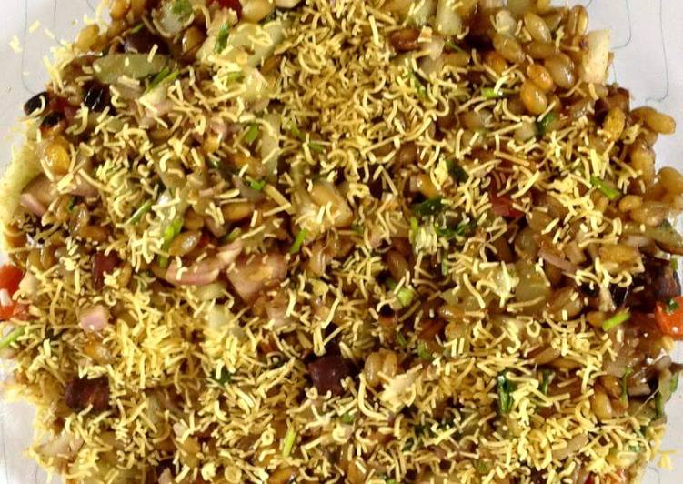 How to Make Super Quick Homemade Ghughari chaat / bhel Recipe