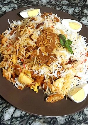 A picture of Chicken tikka biryani.