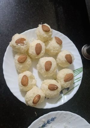 A picture of Coconut & Pander laddoo.