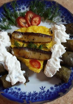 O poză a rețetei Sarmale cu carne de pui în foi de viță.