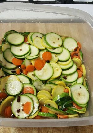 A picture of Pickled Veggie Salad.