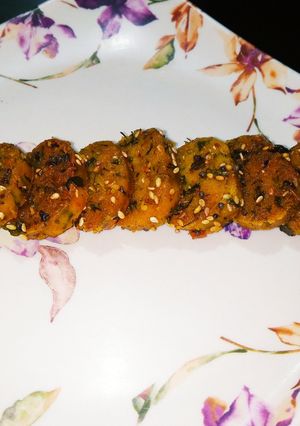 मेथी ज्वार मुठीया (methi jowar muthiya recipe in marathi) रेसिपी चे मुख्य फोटो 