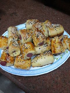 صورة لوصفة معجنات بالسوسيس والكاتشب