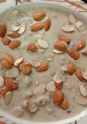 मखाने की खीर (Makhane ki kheer recipe in Hindi) रेसिपी मुख्य फोटो