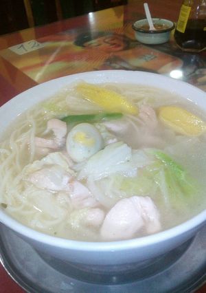 Una foto de Sopa de pollo con verduras