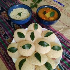 A picture of Idli Sambar.