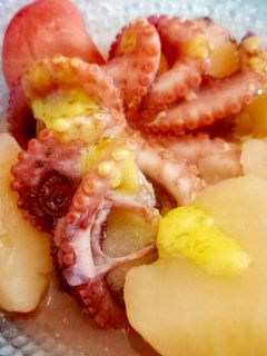 Una foto de Pulpo con patata y allioli