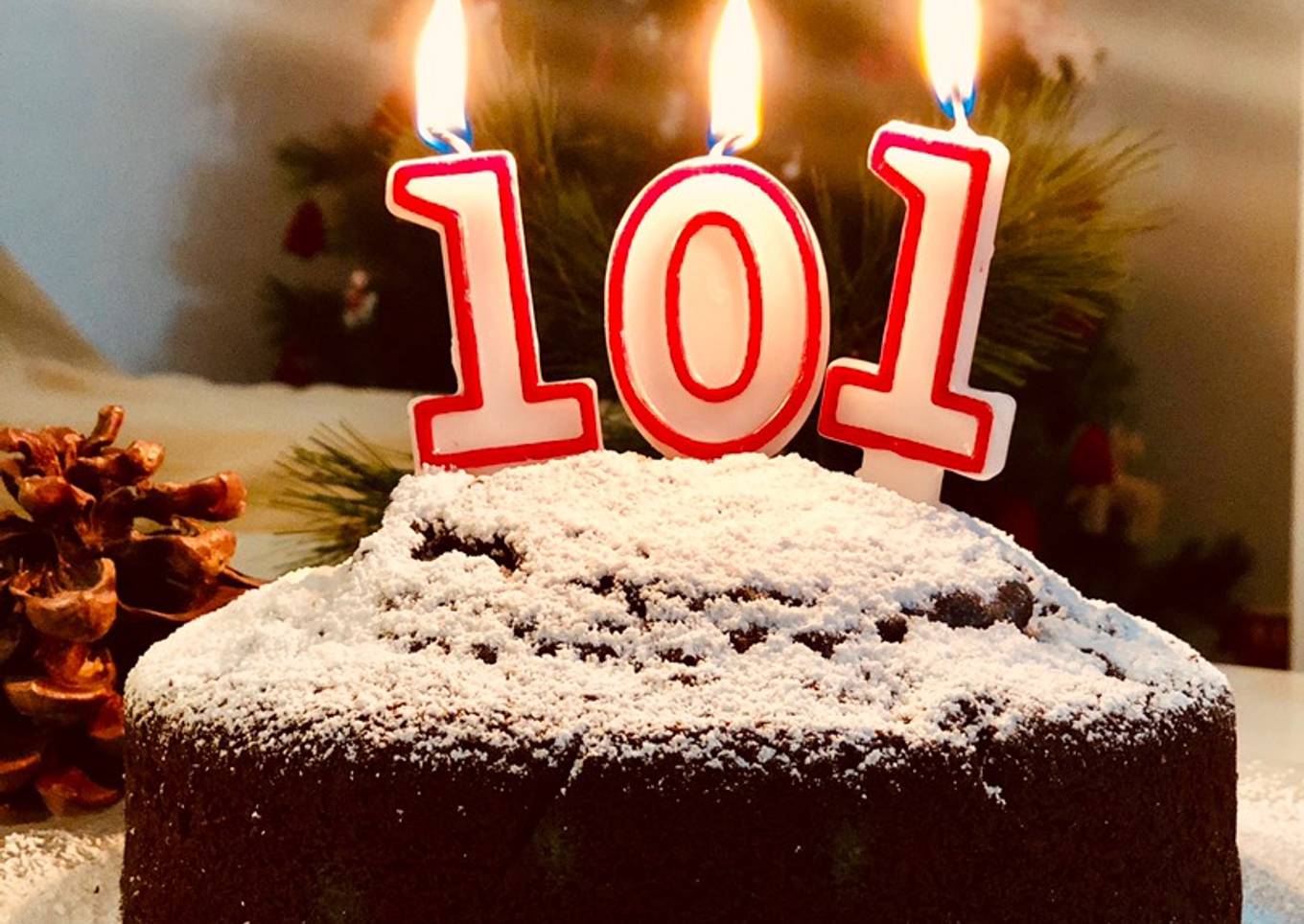 Bizcocho de chocolate para el cumple 101 de La Bis 👶🏼👵🏼