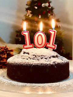 Una foto de Bizcocho de chocolate para el cumple 101 de La Bis 👶🏼👵🏼