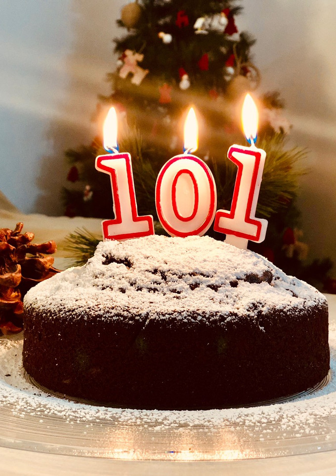 Una foto de Bizcocho de chocolate para el cumple 101 de La Bis 👶🏼👵🏼