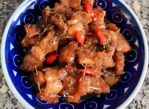 Hình của món Thịt rang mắm tôm.