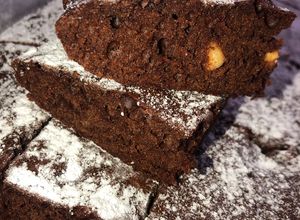 Una foto de Brownie con cacao amargo y nueces😋
