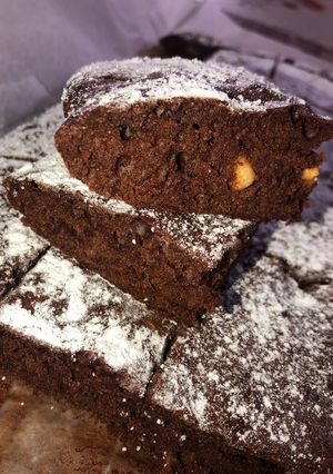 Una foto de Brownie con cacao amargo y nueces😋