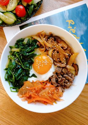 Hình của món Cơm Trộn Hàn Quốc (Bibimbap).