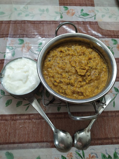 મગ ભાત ની ખીચડી (Moong Bhat Khichdi Recipe In Gujarati) રેસીપી મુખ્ય ફોટો