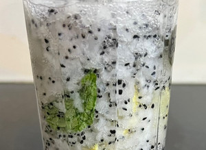 A picture of Dragon Fruit Mojito.
