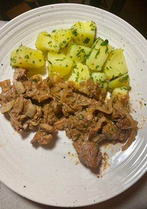 Csirkemáj fehérboros mártásban 🐔🥂 recept fotója