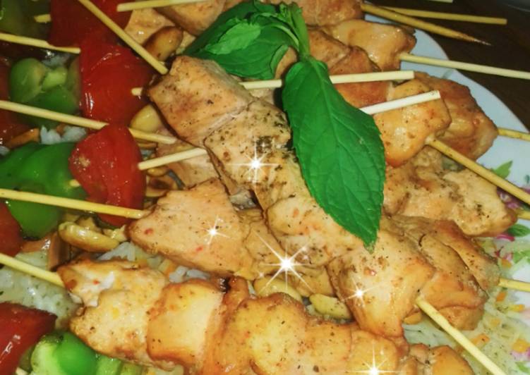 شيش طاووق مع رز الزعفران