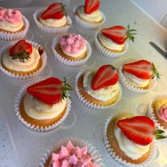 A picture of Vanilla cupcakes.