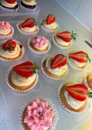 A picture of Vanilla cupcakes.