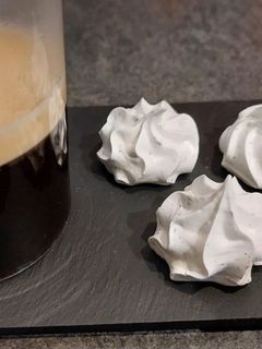 Une photo de Meringue suisse au thé chocolaté