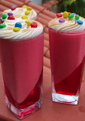 Una foto de Gelatina bicolor 😊...con leche evaporada