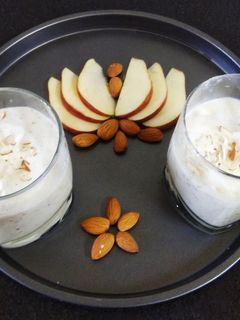 એપલ આલમંડ શેક (Apple Almond Shake Recipe In Gujarati) રેસીપી મુખ્ય ફોટો