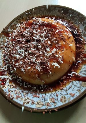 Una foto de Flan sin horno de chocolate blanco y leche condensada