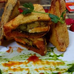 A picture of Tricolour Bread pakora.
