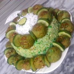 A picture of Green biryani with kofta cake🍽.