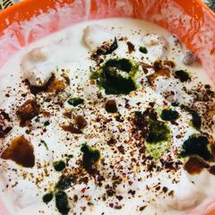 A picture of Dahi vade.