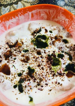 A picture of Dahi vade.