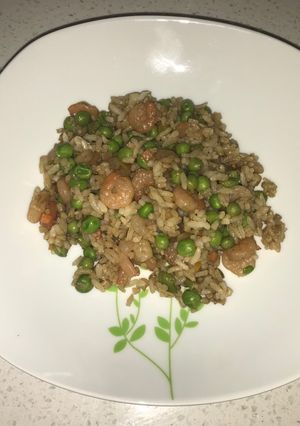 Una foto de Arroz con camarones arvejas y salsa de soja