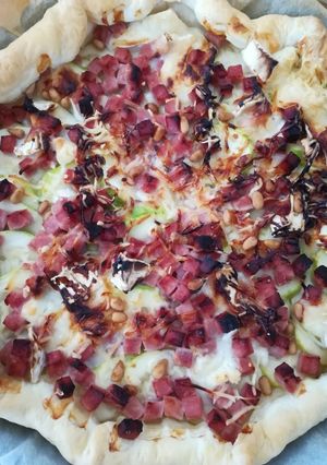 Une photo de Tarte fine aux courgettes et feta