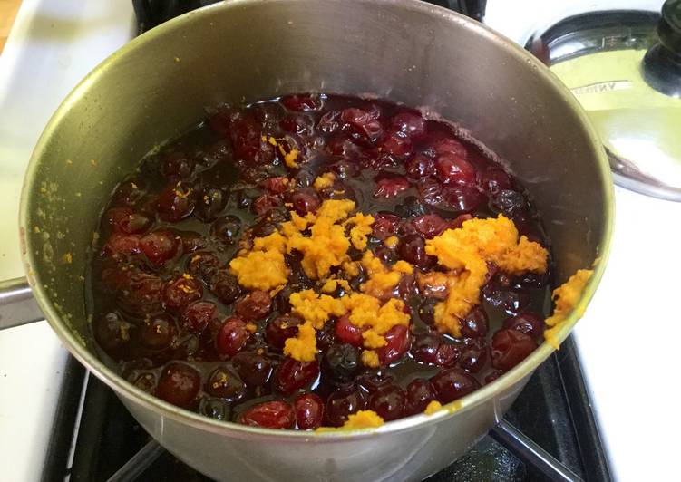 Sweet and tangy fresh cranberry sauce