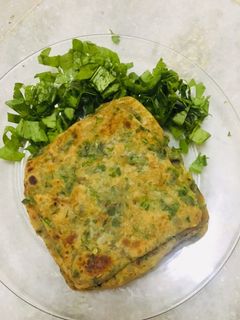 પાલક પરાઠા (Palak Paratha Recipe In Gujarati) રેસીપી મુખ્ય ફોટો