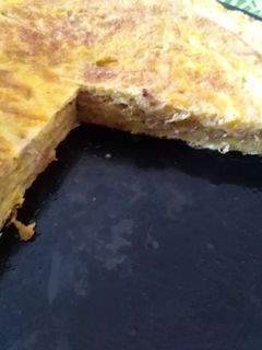 Una foto de Tortilla con patatas fritas de bolsa
