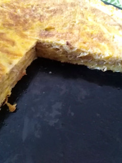 Una foto de Tortilla con patatas fritas de bolsa