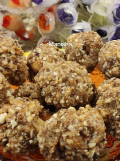 A picture of Gond ke Laddoo (डिंकाचे लाडू).