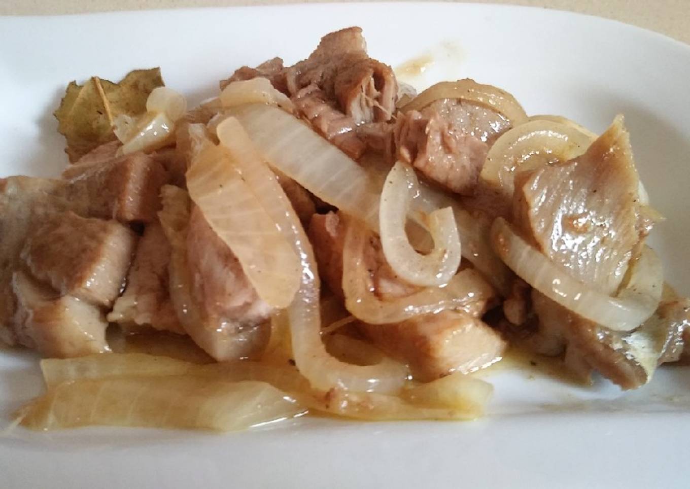 Atún "encebollado" (en salsa de cebolla)