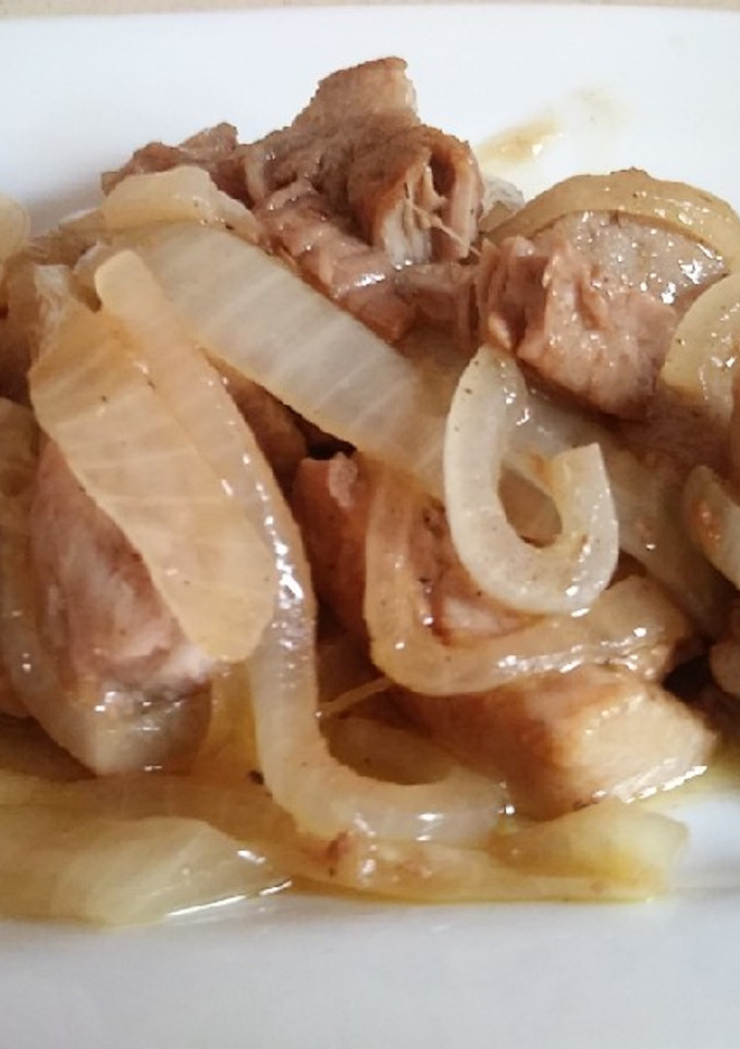 Una foto de Atún "encebollado" (en salsa de cebolla)
