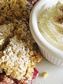 Almás-erdei gyümölcsös morzsasüti (Crumble) recept fotója