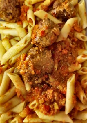 Una foto de Albóndigas en salsa con mostacholes