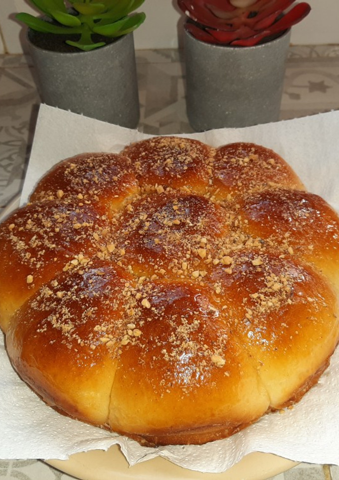Una foto de Bollitos rellenos en forma de colmena